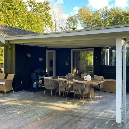 Nature Retreat With Fjord Views Near Feriehus